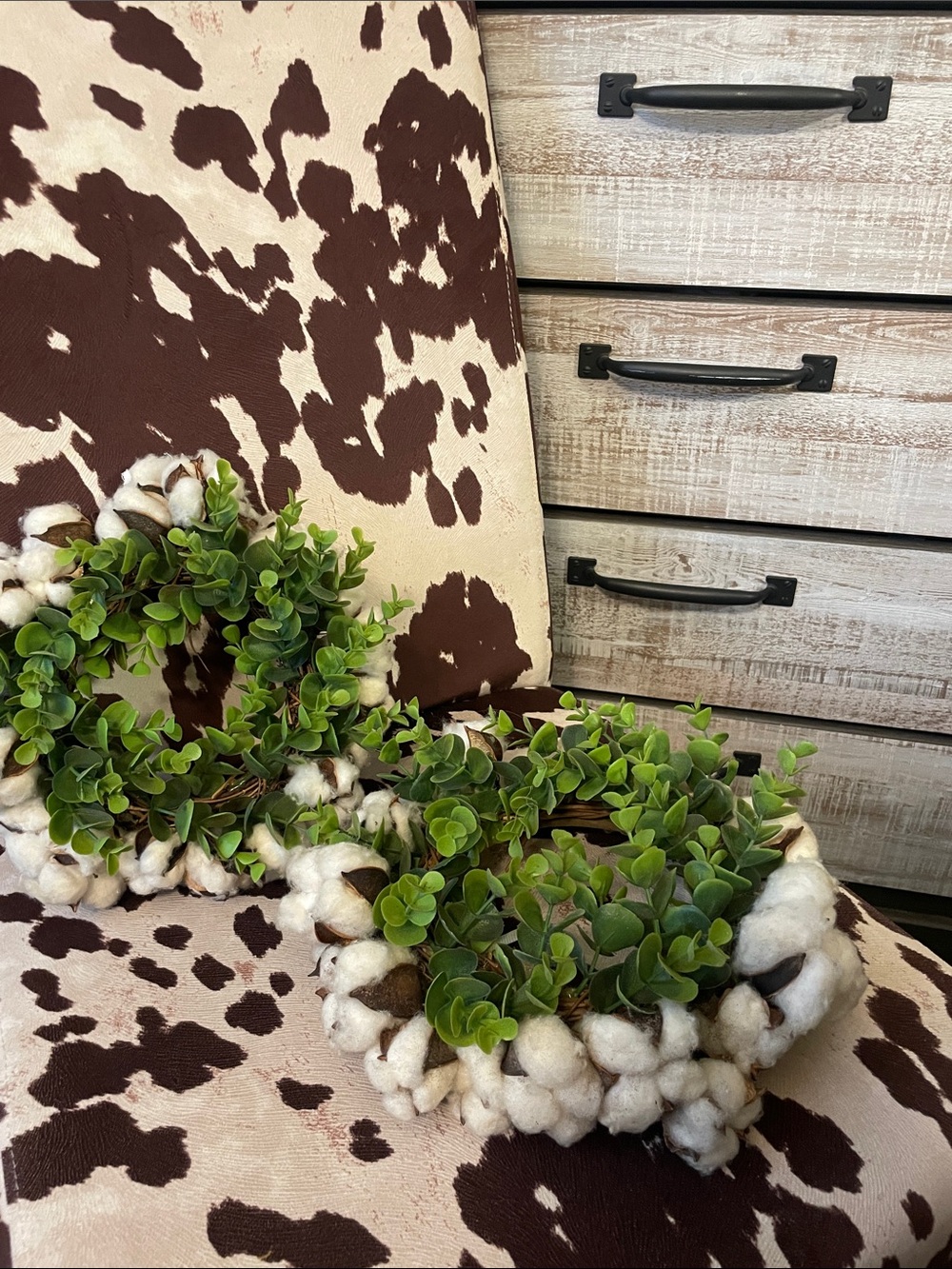 Faux Boxwood & Cotton Decorative Wreaths — Green and White
